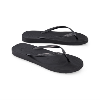 Playa Onyx beach flip flop waterproof sandal with toe pillow, arch support and toe post anchor in black