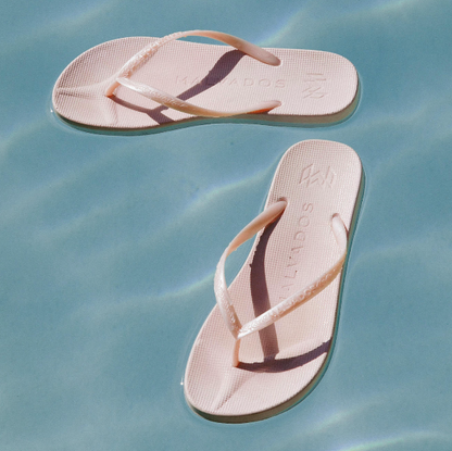 Playa Dolly beach flip flop waterproof sandal with toe pillow, arch support and toe post anchor in pink.