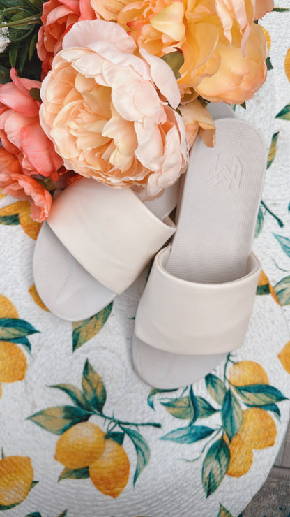 Slaya athletic slide with toe pillow and arch support in off white
